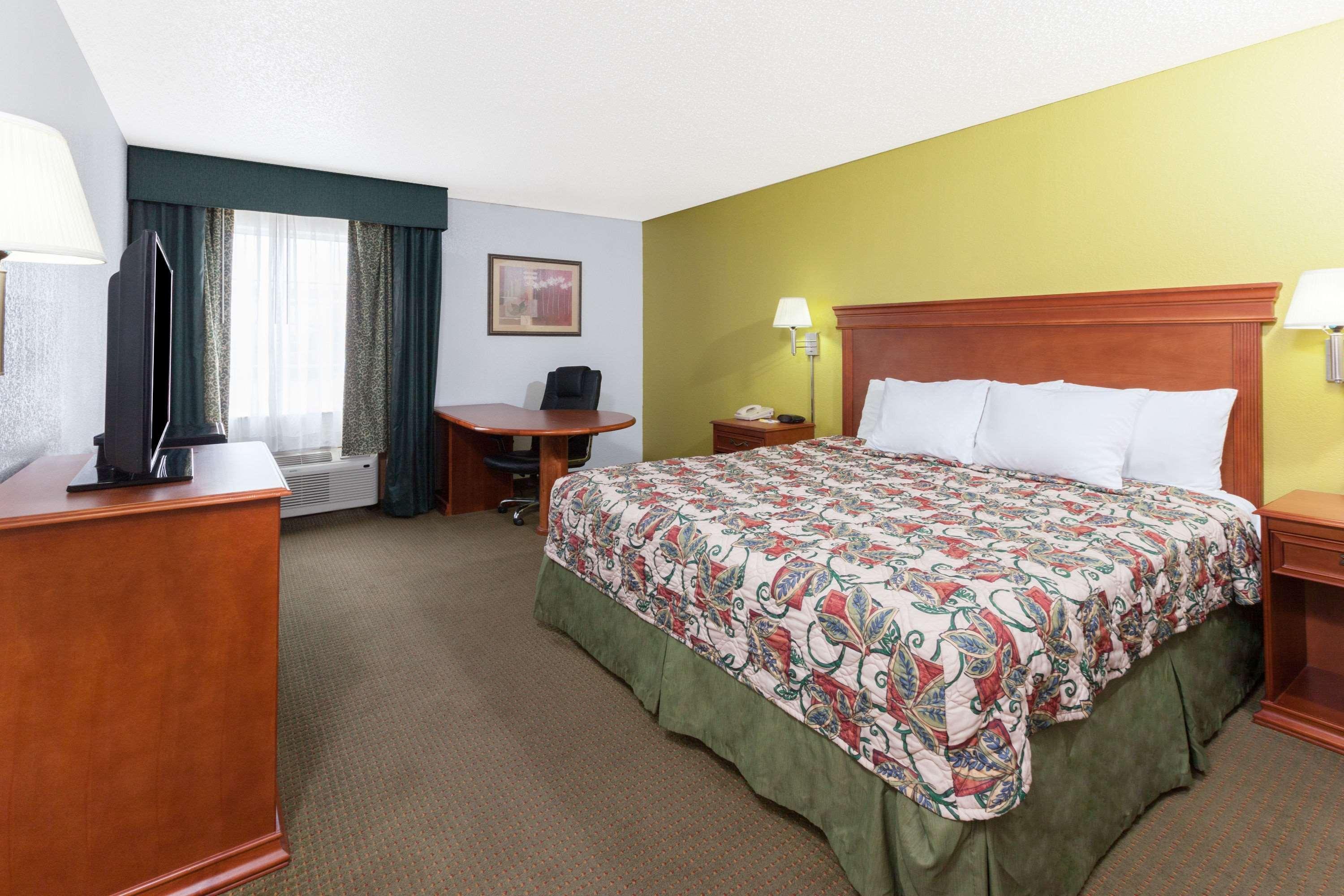 Days Inn By Wyndham Shawnee Esterno foto