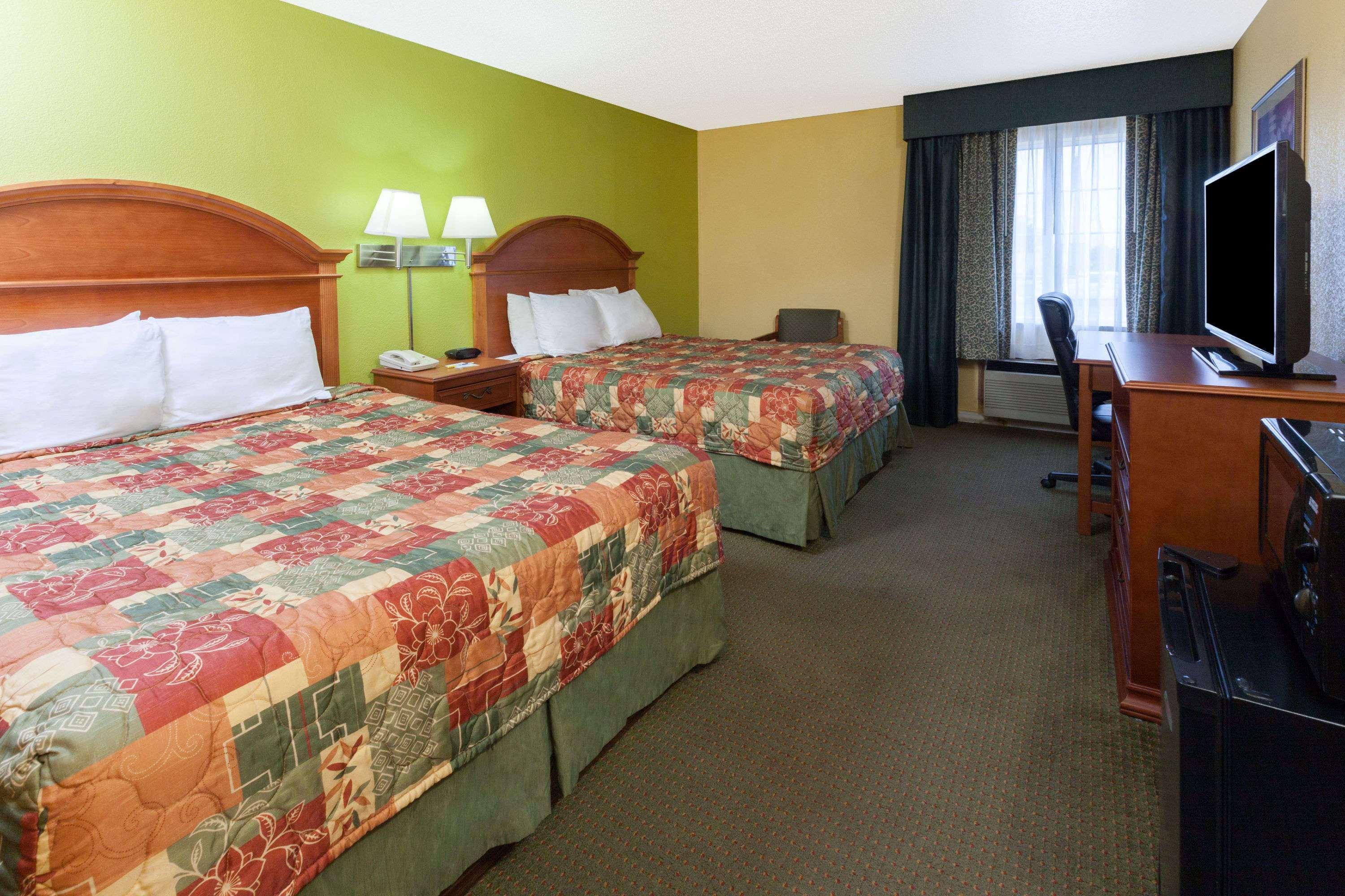 Days Inn By Wyndham Shawnee Esterno foto