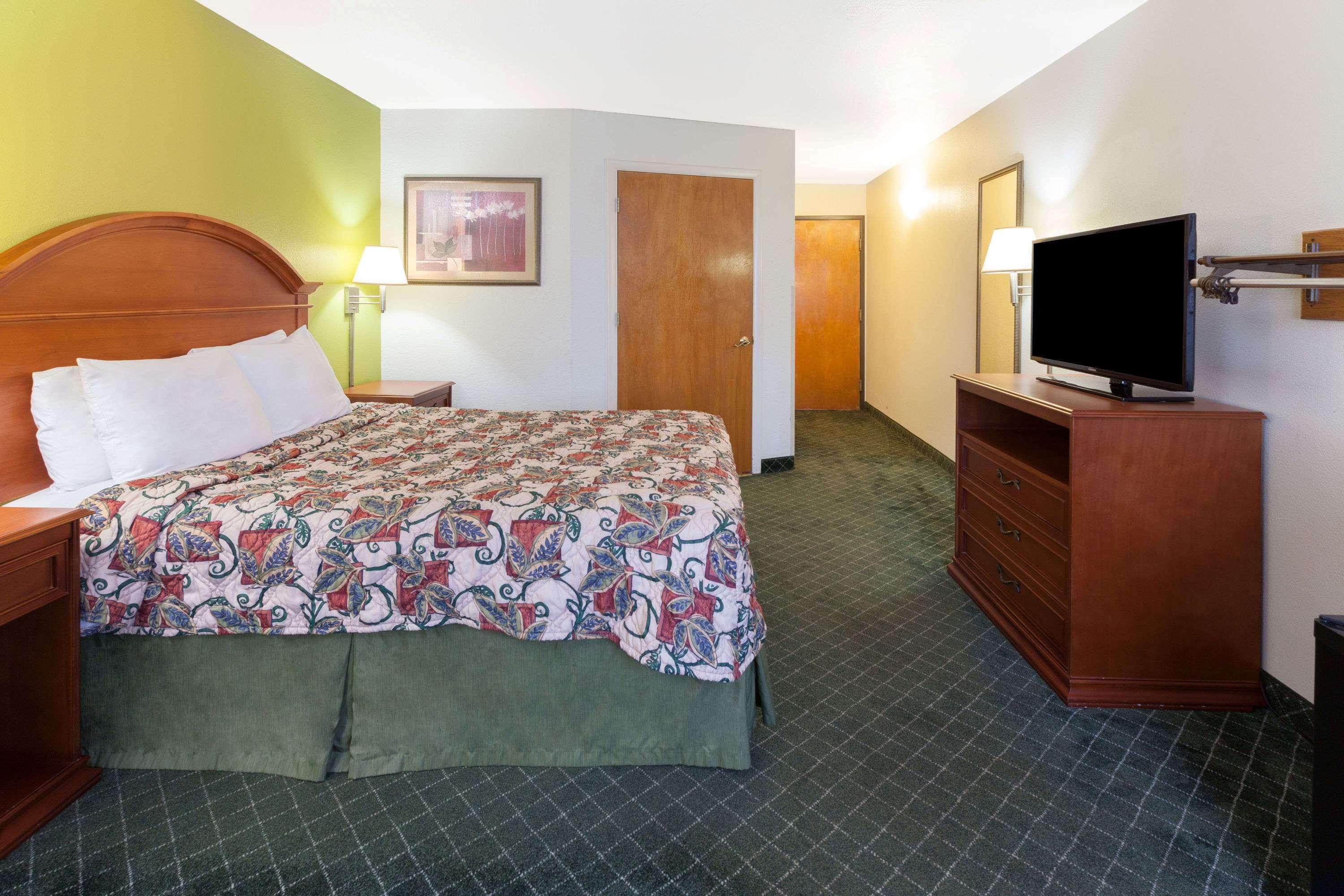 Days Inn By Wyndham Shawnee Esterno foto